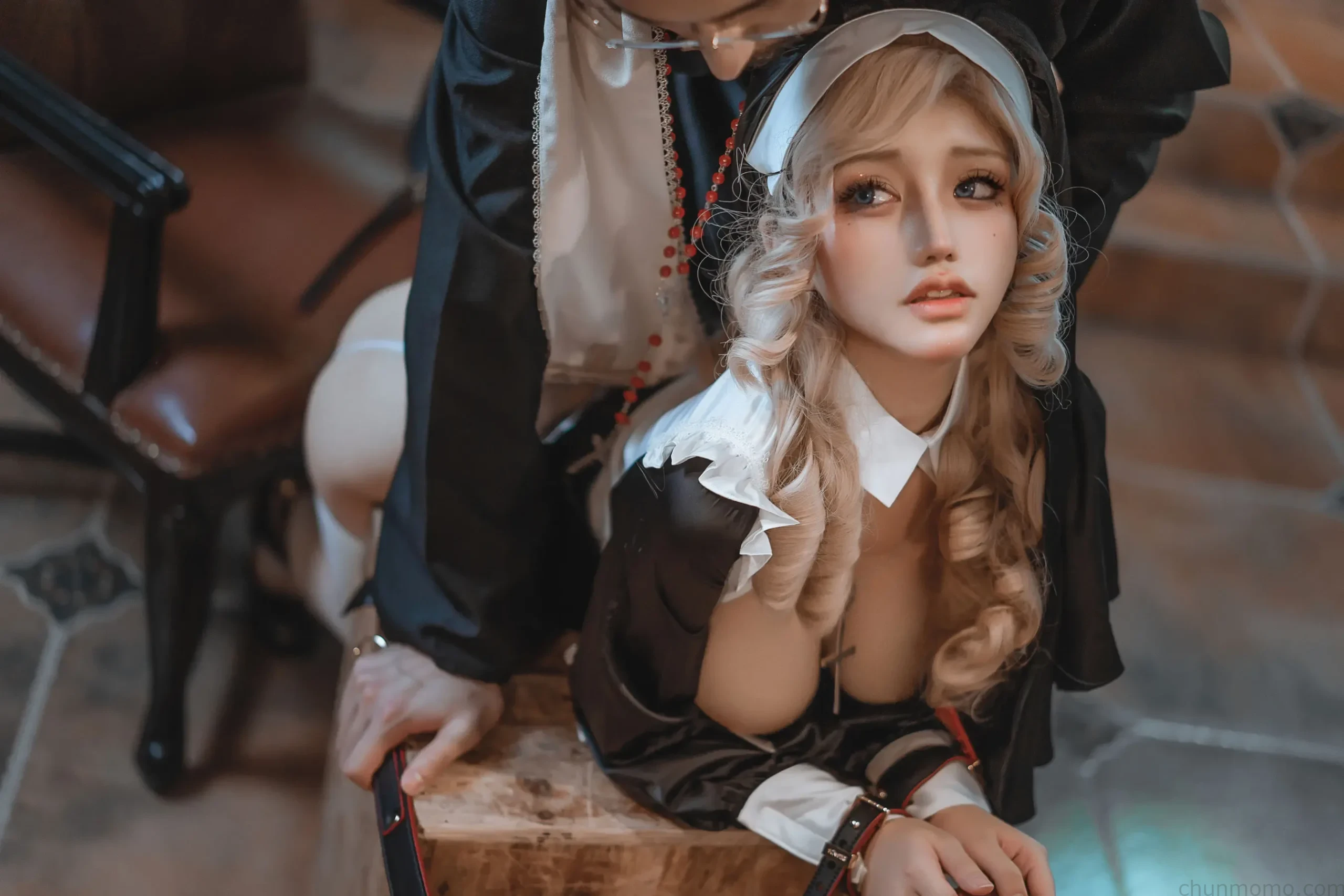 芊川一笑mnk修女与神父1080高清图包