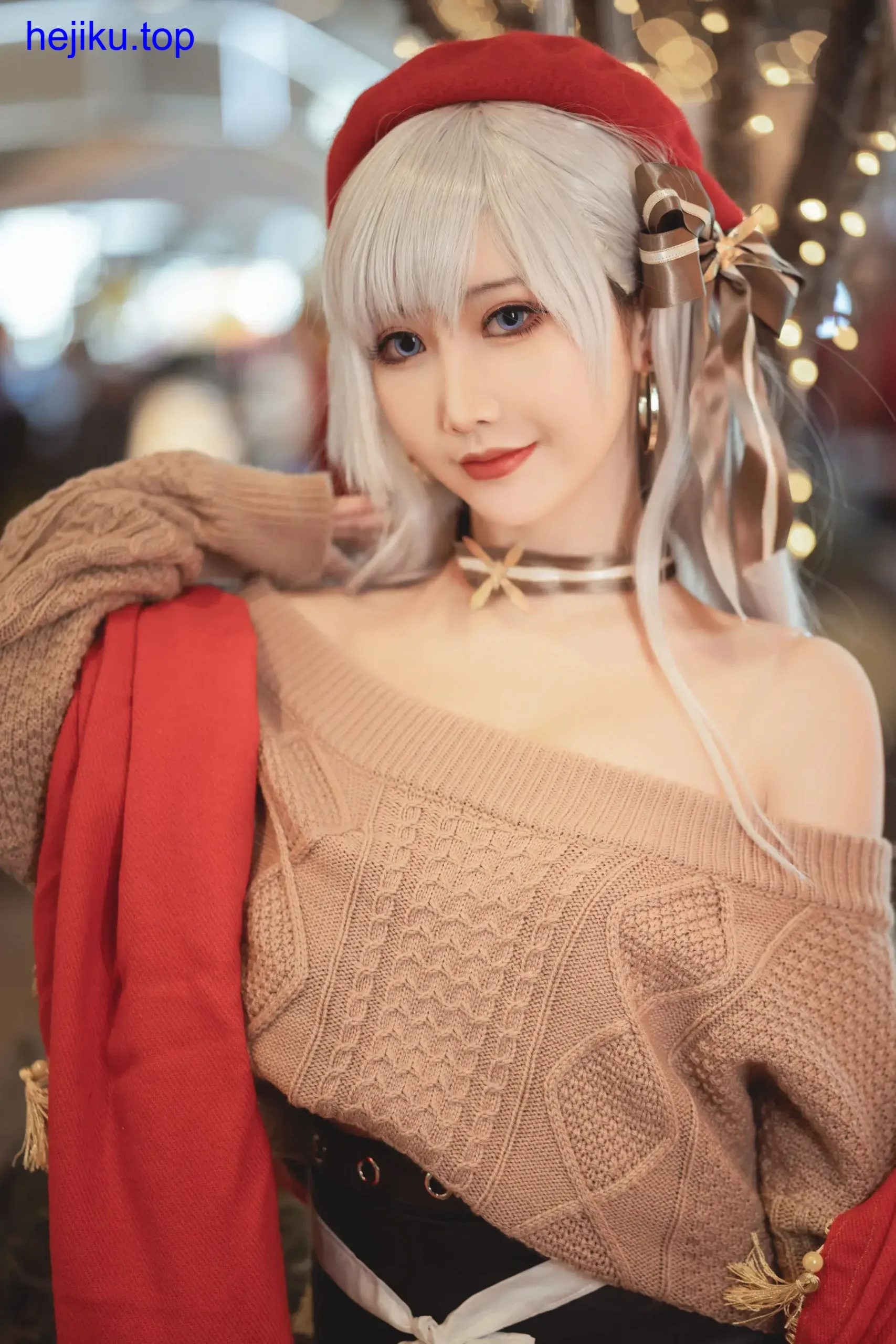 面饼仙儿cos露背毛衣