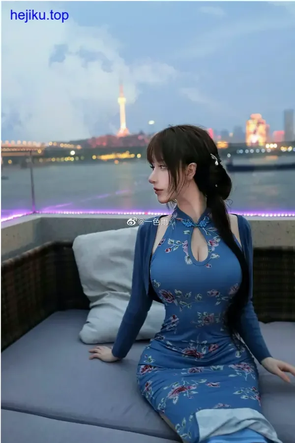 一色雨这套图的光线很柔和，整个人看起来软绵绵的