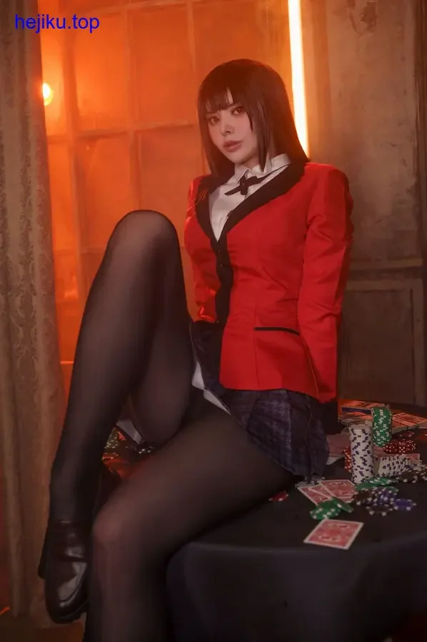 Vinnegal美图高清在线浏览 vinnegal扮演娜美,表情带一丝不耐烦,眼神斜视