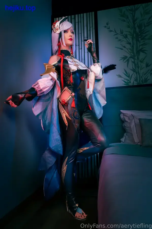 Aery Tiefling的蒂芙林cos,魔幻种族被她演活了 4 创意AeryTiefling蒂芙林插图 暗调轮廓光营造奇幻氛围 侧逆光突出角与肩线