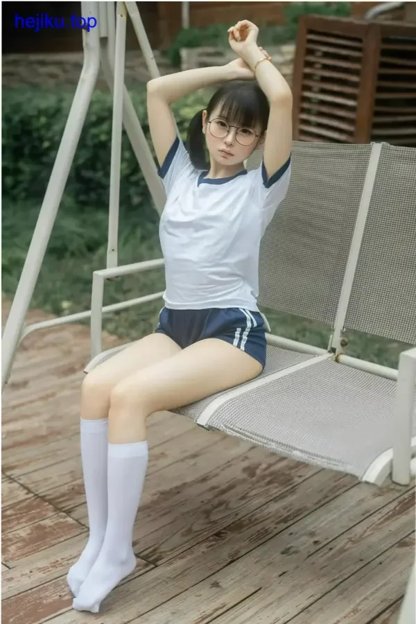 幼水铃衣慵懒姿势