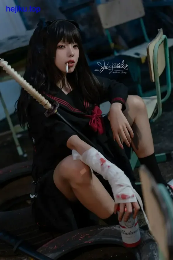 咬一口兔娘森林逆光拍摄，脸部曝光稍欠但整体氛围到位