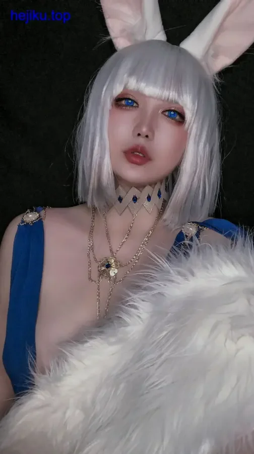 椒妮佐仁侧身阳光妆面细节 鼻尖粉红很加分 椒妮佐仁侧身阳光下 背景虚化 鼻尖脸颊粉红妆