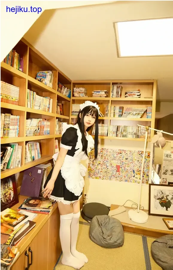 白莉爱吃巧克力关小雨跳跃抓拍裙摆飞扬自然开心