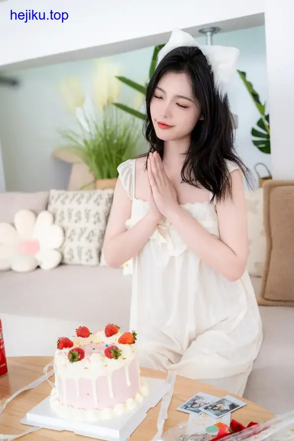 桃良阿宅生活照微密圈 桃良阿宅生活照微密圈 自然光眼神细节