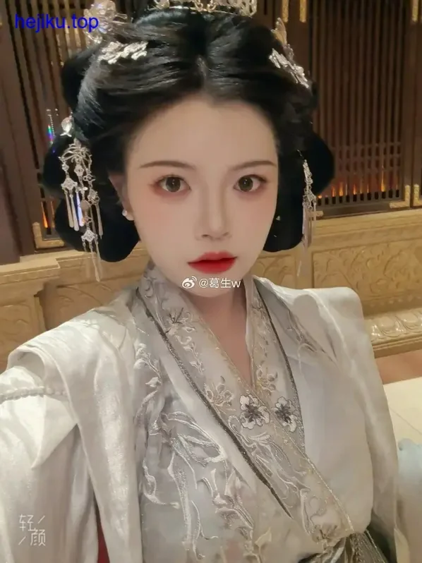 葛生w最新COS图集推荐,带你进入她的收费图片 1 葛生w我妻善逸cosplay