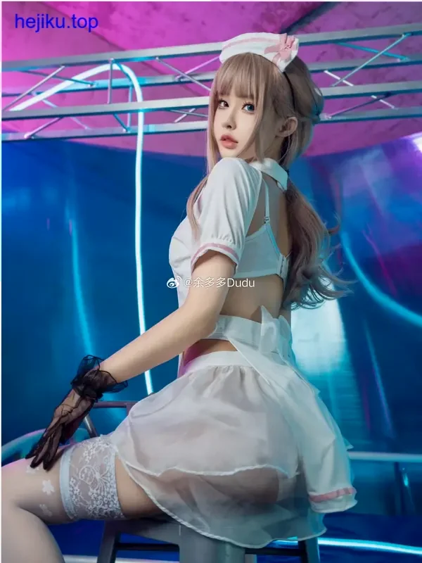 余多多Dudu赛道场景cos 余多多Dudu赛道场景cos