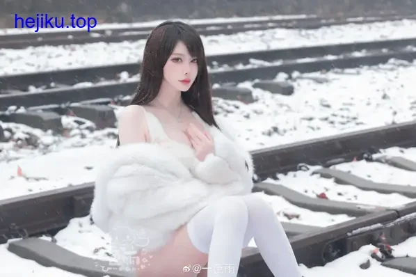 一色雨虎牙早期游戏直播截图 表情放松带点狡黠感