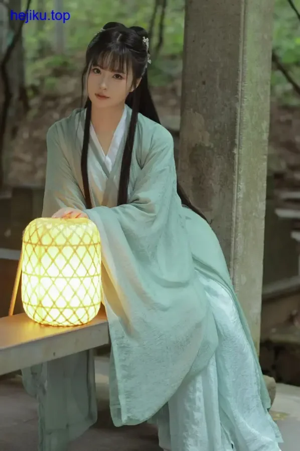 白莉吃巧克力cos写真